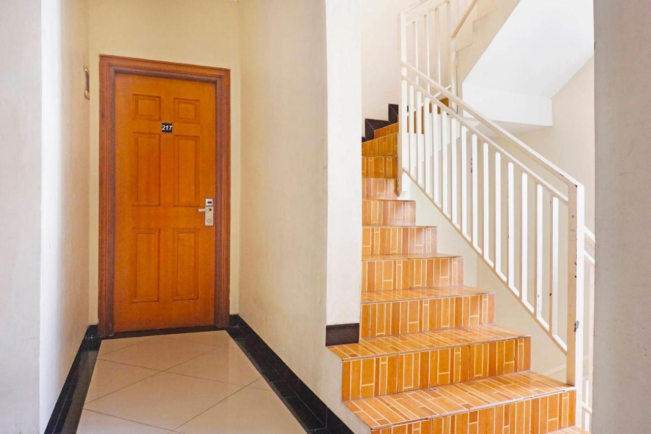 Hotel Collection O 91380 Golden Mansion Jakarta Exterior foto